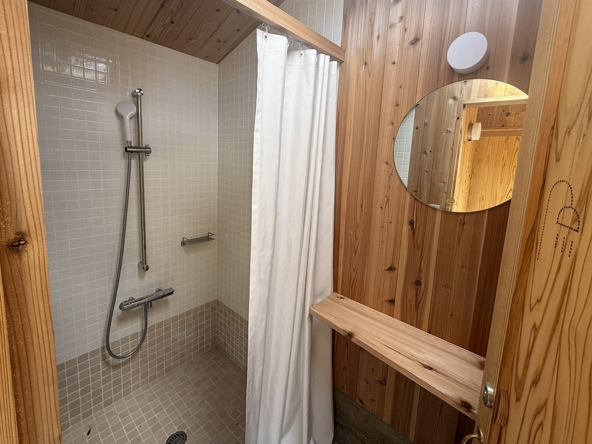 シャワー・トイレ棟